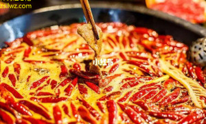 热门地方美食探秘：四川麻辣火锅，辣味背后的独特魅力解析